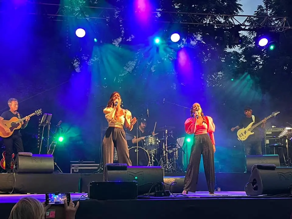 Live 23